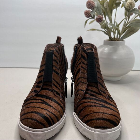 Linea Paolo Felicia Zebra Print Calf Hair Wedge Bootie Brown/Black Women 6.5 M - Picture 4 of 11